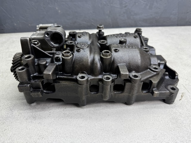 03G103537B VAG Насос масляный купить в Павлоград
