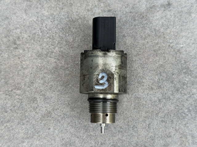 Регулятор давления в топливной рейке 03L130764A VAG