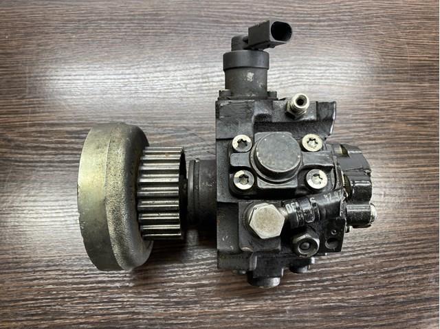 Насос топливный высокого давления Audi A8 D3