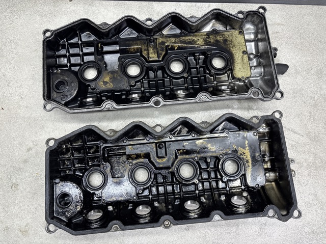 Крышка клапанов 132648H800 NISSAN