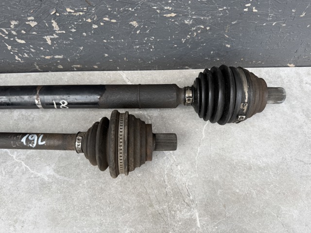 VAG 1K0407271AT Полуось (привод) передняя левая в наличии Одесса