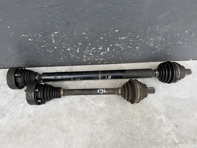 Вал привода, передний левый Skoda SuperB 2