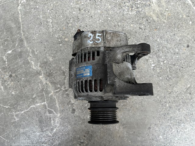 Генератор автомобиля Вольво 850