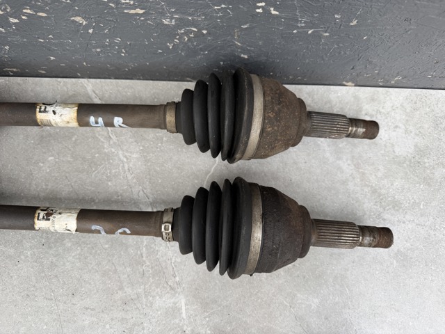 NISSAN 391011KC0A Левая полуось в наличии Киев