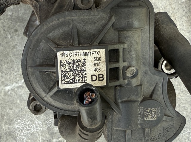5Q0615424E Суппорт задний правый купить Винница