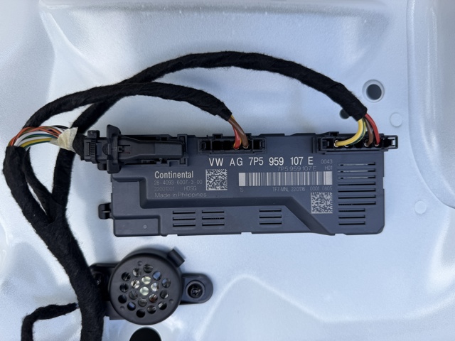Блок управления открытия крышки багажника 7P5959107E PORSCHE