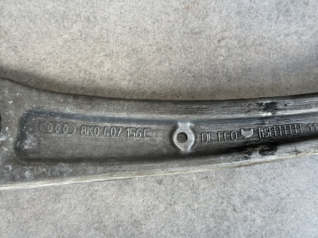 Нижний правый рычаг передней подвески 8K0407156C PORSCHE
