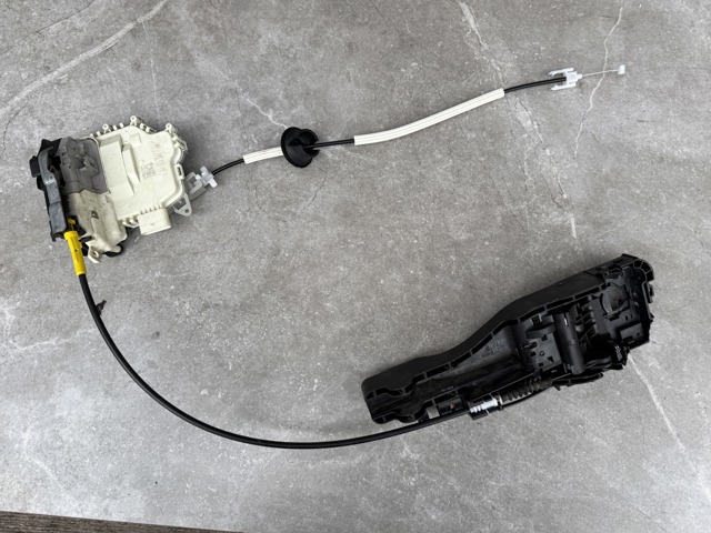 Замок задней двери, правой 8K0839016G PORSCHE