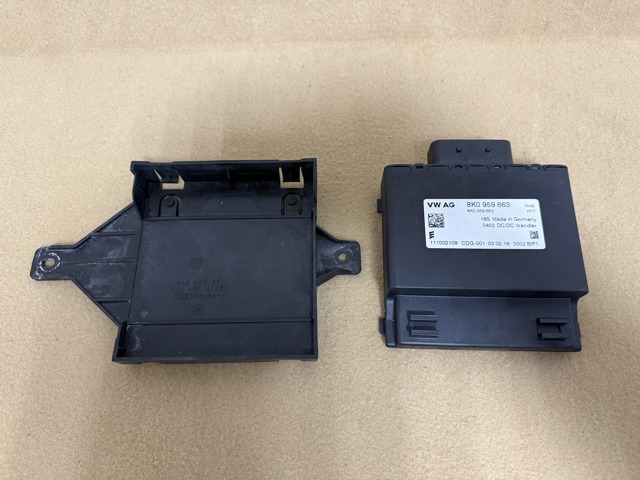 Стабилизатор напряжения 8K0959663 PORSCHE