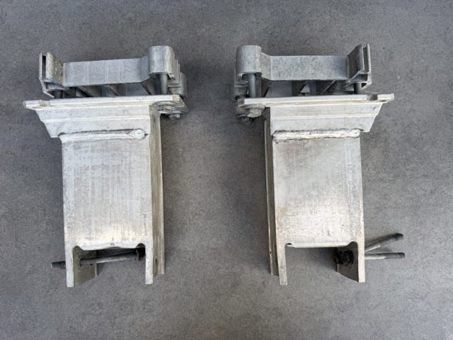 Кронштейн усилителя переднего бампера 8R0807134D PORSCHE
