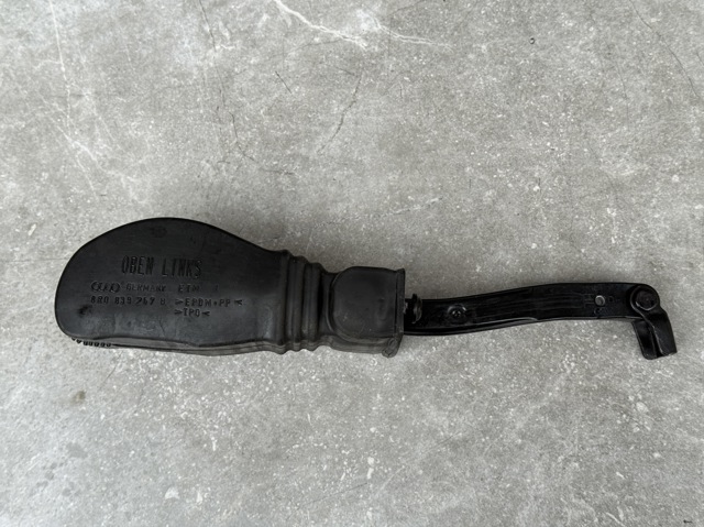 Ограничитель открывания задней двери 8R0839249F PORSCHE