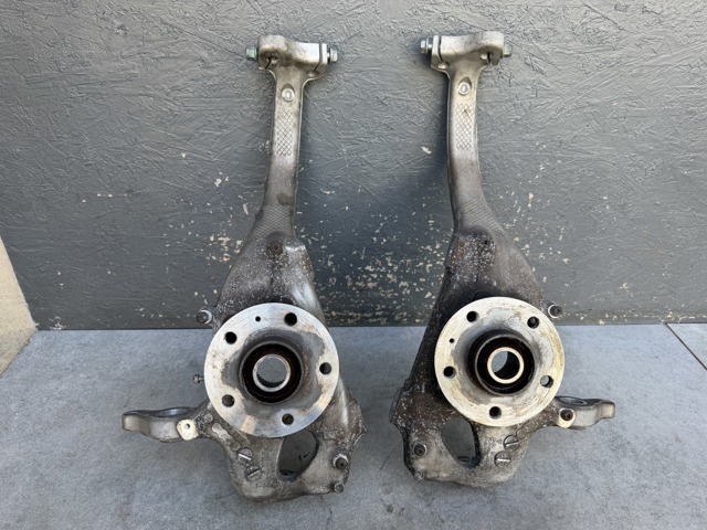Кулак поворотный передний левый 95B407253F PORSCHE