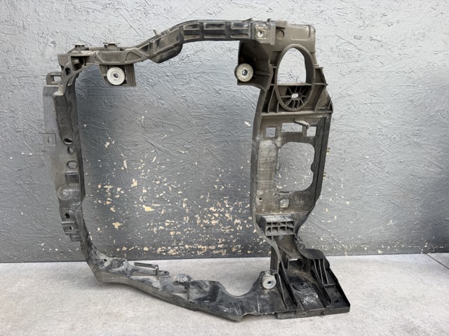 Кронштейн радиатора интеркуллера, правый 95B805594 PORSCHE