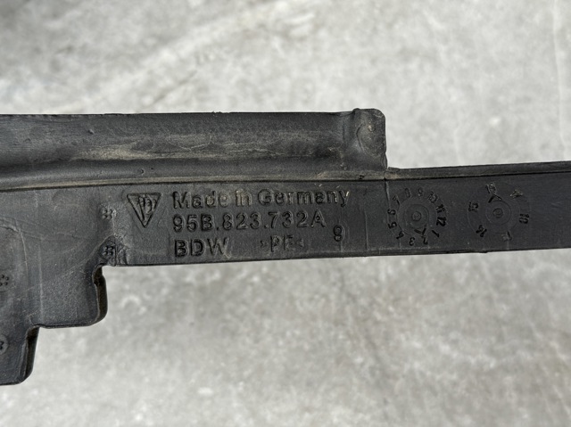 PORSCHE 95B823732A в наличии Ирпень