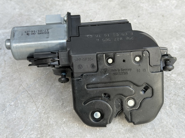 Замок и ручка двери задка 95B827505 PORSCHE