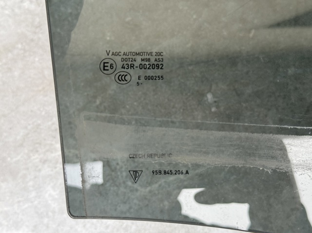 PORSCHE 95B845206A Стекло двери задней правой в наличии Каменское