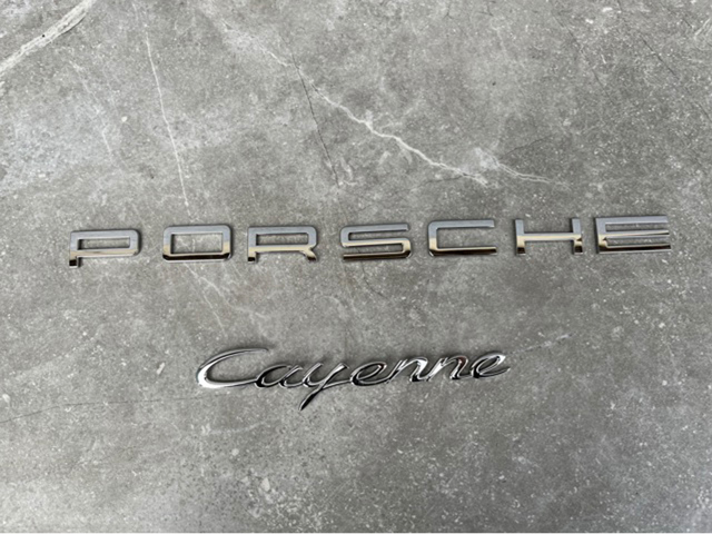 Фирменный значек на багажник 95B853687 PORSCHE