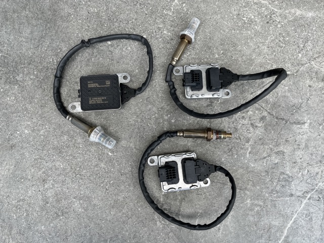 Датчик оксидов азота NOX, передний A0009058011 MERCEDES