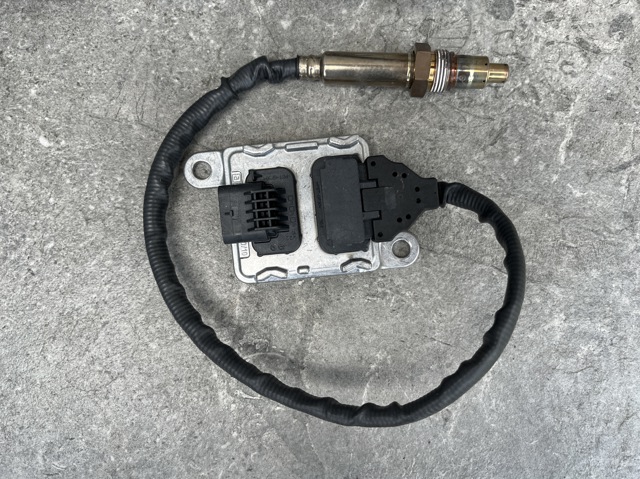 MERCEDES A0009058011 Датчик оксидов азота NOX передний в наличии Львов