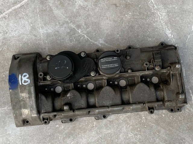 Крышка клапанов A6110160805 MERCEDES