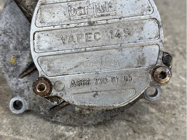 Механический вакуумный насос A6682300165 MERCEDES