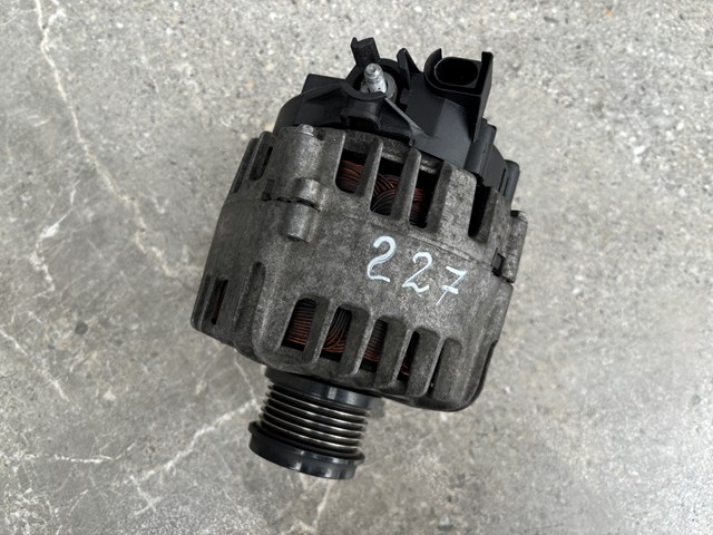 Генератор автомобиля Форд Куга I