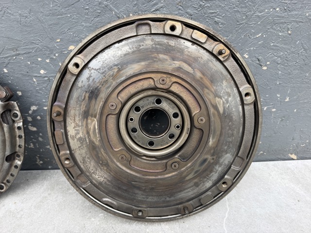 AV616477CE Маховик двигателя купить Ровно