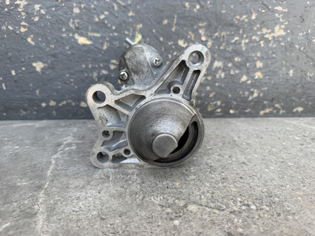 Стартер двигателя M001T81582 MAZDA