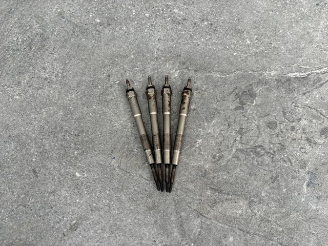 Свеча накала R2AA18601 MAZDA