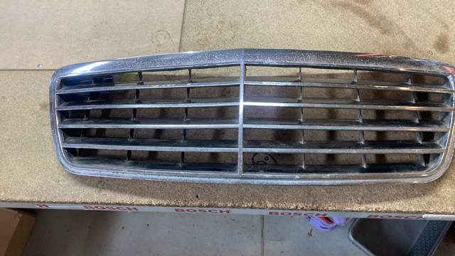 MERCEDES A2038800223 Решетка радиатора в наличии Винница