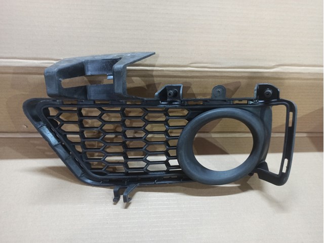 Заглушка противотуманки передней правой 51118054156 BMW