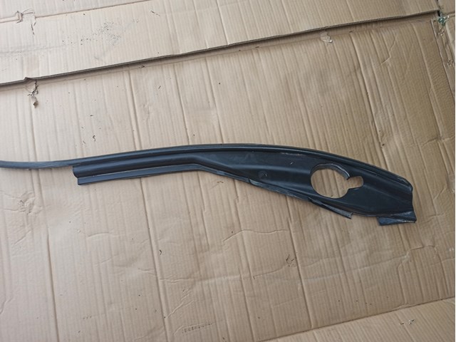 Уплотнитель арки крыла 658214GA0A NISSAN