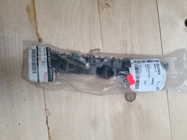 Правый кронштейн крепления бампера заднего 852203VY0A NISSAN