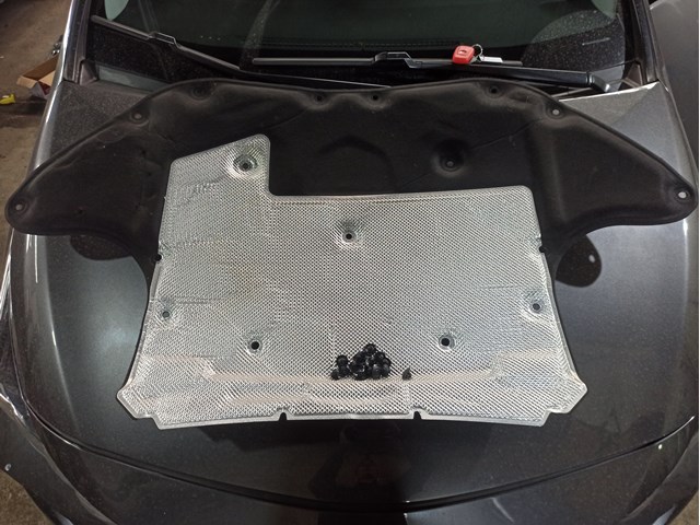 Подкладка-капот A2226824501 MERCEDES