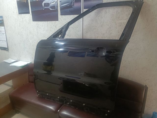 Передняя левая дверь LR044227 LAND ROVER