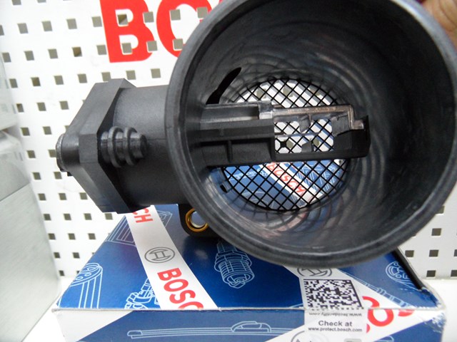 0280217117 BOSCH Датчик потока (расхода) воздуха, расходомер M.A.F. - (Mass Airflow) купить в Ирпень