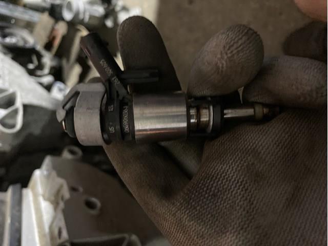 VAG 06G906036J Форсунка впрыска топлива в наличии Ужгород