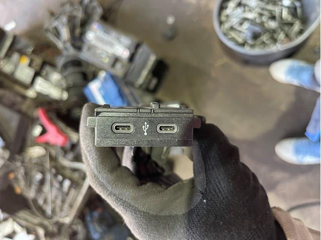 VAG 2G6035736 USB-разветвитель в наличии Павлоград