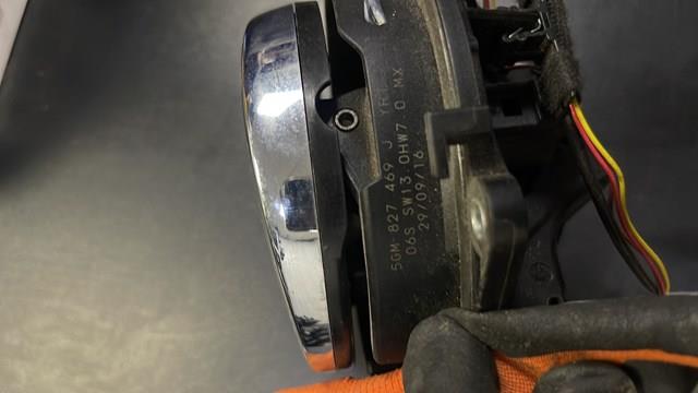 VAG 5GM827469J Кнопка привода замка крышки багажника (двери 3/5-й (ляды) в наличии Черновцы
