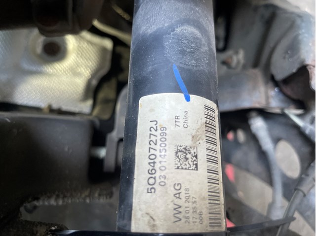 VAG 5Q6407272J Правая полуось в наличии Украина