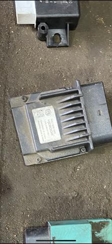 ЭБУ топливного насоса 5QJ906093 VAG