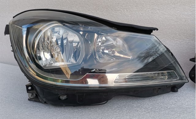 Правая блок фара A2048200039 MERCEDES