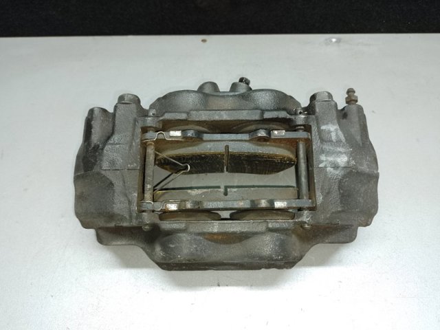 Передние тормозные колодки 0446535290 TOYOTA