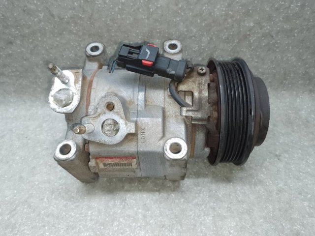 Компрессор климатической установки 055111104AD CHRYSLER