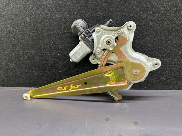 TOYOTA 0620401760 Мотор стеклоподъемника двери передней правой в наличии Каменское