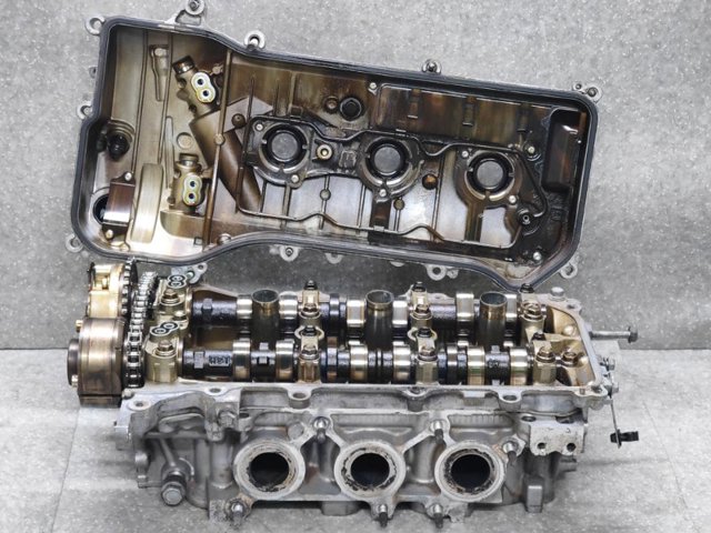 Головка блока цилиндров (ГБЦ), левая 1110239055 TOYOTA