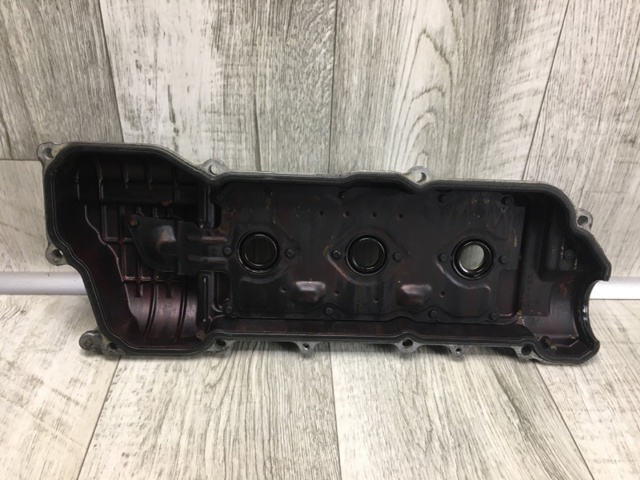 TOYOTA 1120220051 Крышка клапанная левая в наличии Полтава