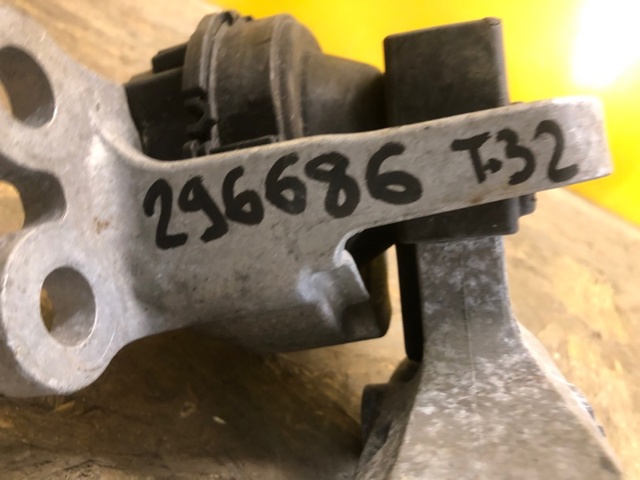 NISSAN 112104BE0B Подушка (опора) двигателя правая передняя в наличии Киев