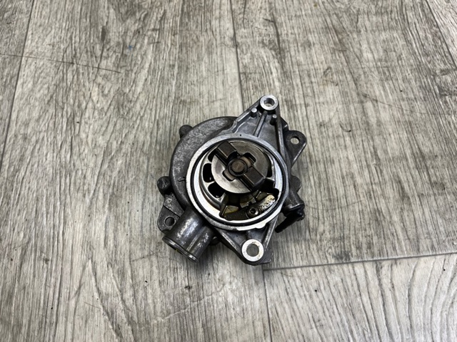BMW 11667586424 Насос вакуумный в наличии Запорожье