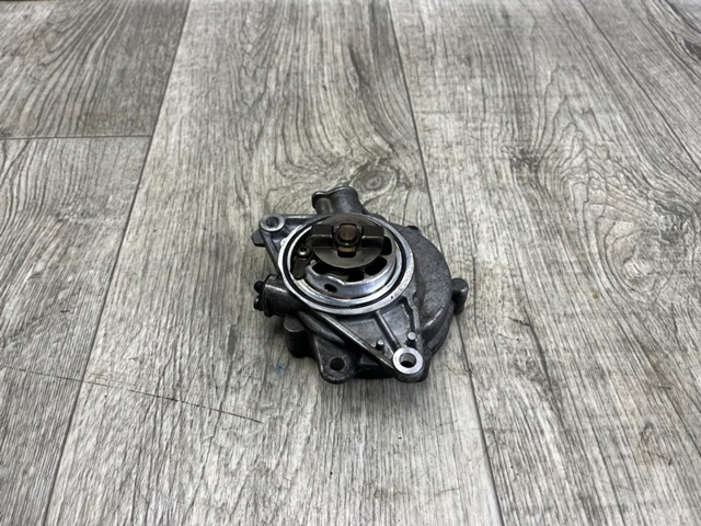 Вакуумный насос 11667586424 BMW